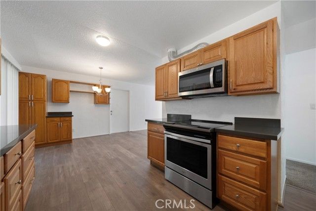 1911 N Summit, Pasadena, CA 91103