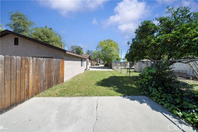 1911 N Summit, Pasadena, CA 91103