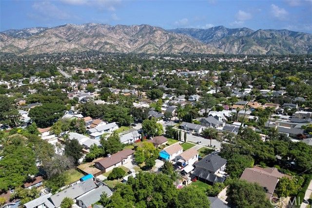 1911 N Summit, Pasadena, CA 91103