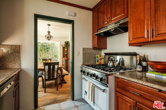 5640 Greenbush Avenue, Los Angeles, CA 91401