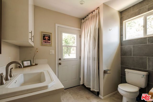 5640 Greenbush Avenue, Los Angeles, CA 91401