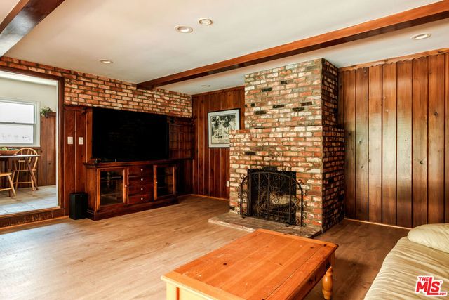 5640 Greenbush Avenue, Los Angeles, CA 91401