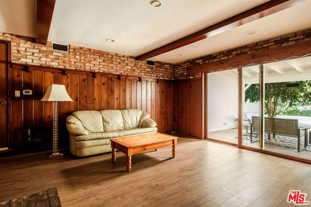 5640 Greenbush Avenue, Los Angeles, CA 91401