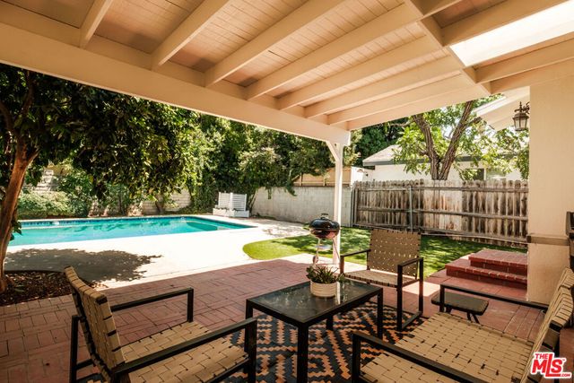 5640 Greenbush Avenue, Los Angeles, CA 91401