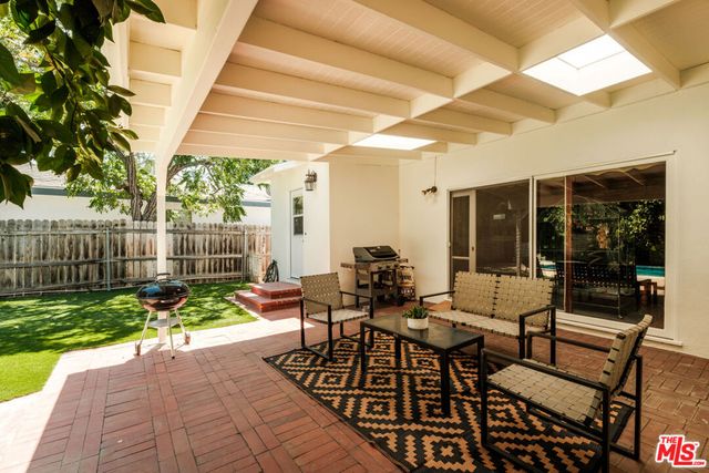 5640 Greenbush Avenue, Los Angeles, CA 91401