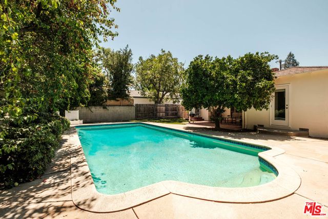 5640 Greenbush Avenue, Los Angeles, CA 91401