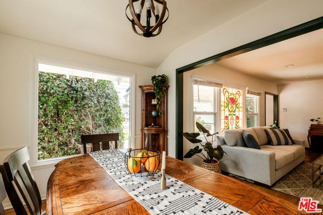 5640 Greenbush Avenue, Los Angeles, CA 91401