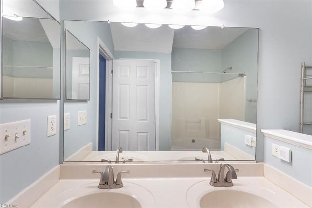 103 Kevin CT, Yorktown, VA 23692
