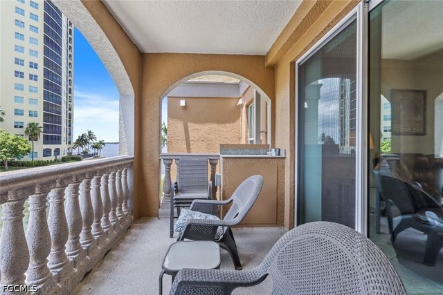 2825 Palm Beach BLVD 203, Fort Myers, FL 33916