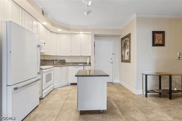 2825 Palm Beach BLVD 203, Fort Myers, FL 33916