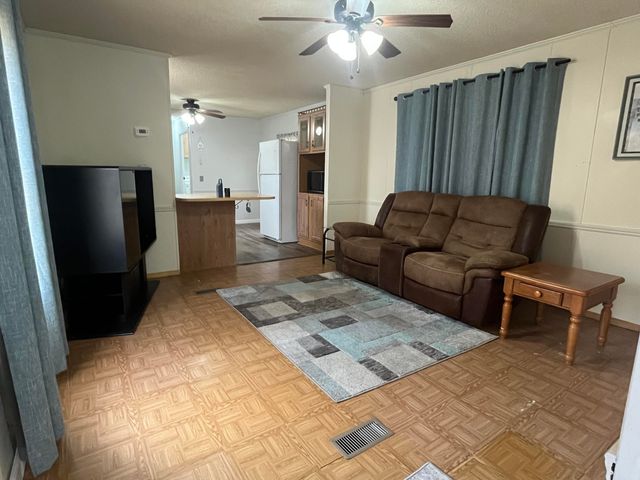 1572 Ivy Branch DR, Blue Ridge, VA 24064