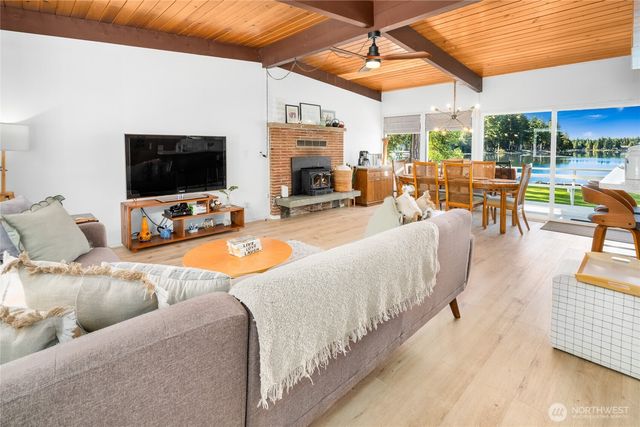 70 E Weymouth Place, Shelton, WA 98584