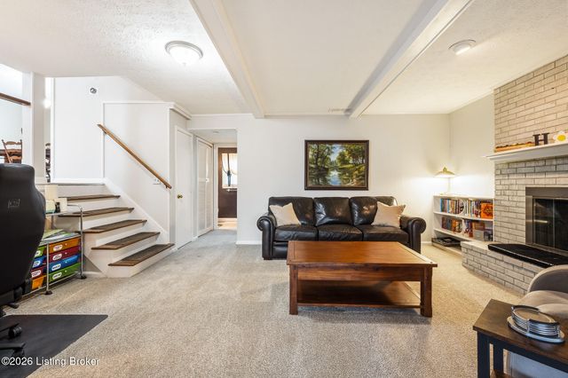 6530 Manassas Dr, Pewee Valley, KY 40056