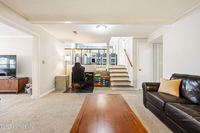 6530 Manassas Dr, Pewee Valley, KY 40056