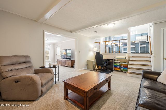 6530 Manassas Dr, Pewee Valley, KY 40056