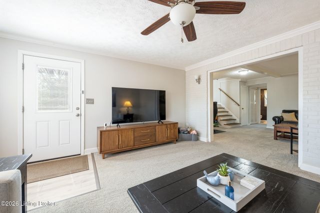 6530 Manassas Dr, Pewee Valley, KY 40056