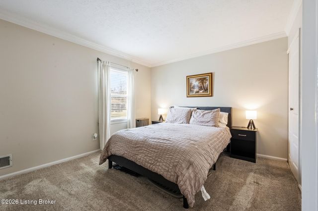 6530 Manassas Dr, Pewee Valley, KY 40056