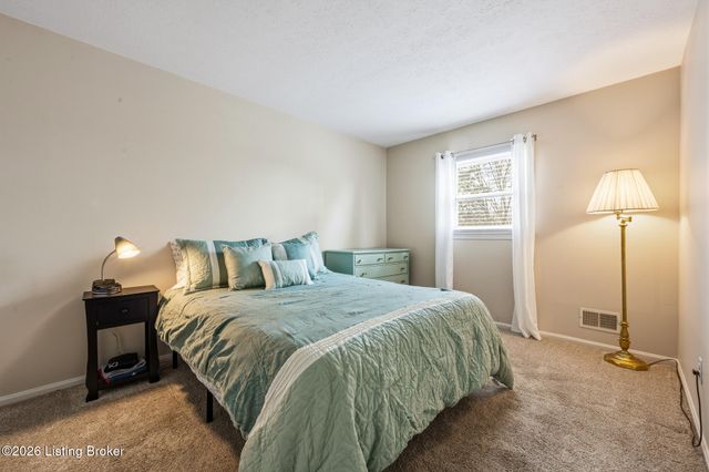 6530 Manassas Dr, Pewee Valley, KY 40056