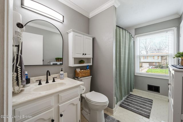 6530 Manassas Dr, Pewee Valley, KY 40056