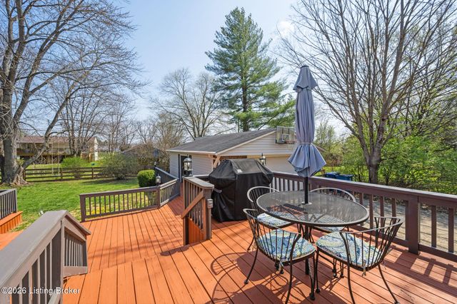 6530 Manassas Dr, Pewee Valley, KY 40056