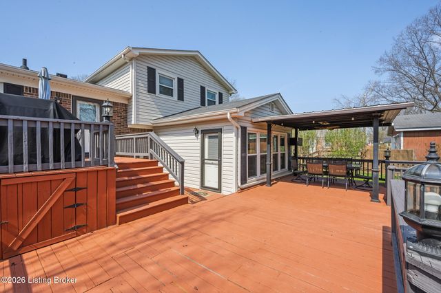 6530 Manassas Dr, Pewee Valley, KY 40056