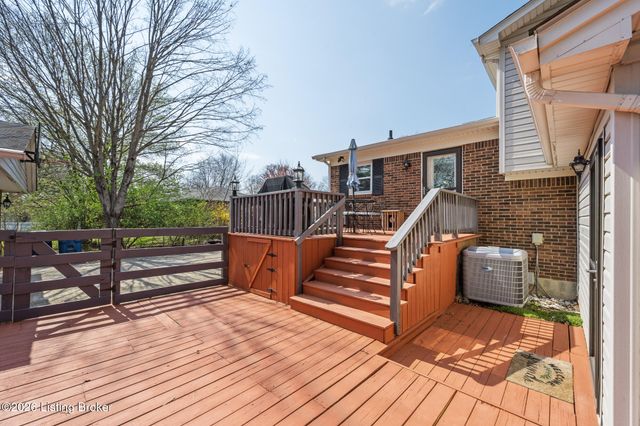 6530 Manassas Dr, Pewee Valley, KY 40056