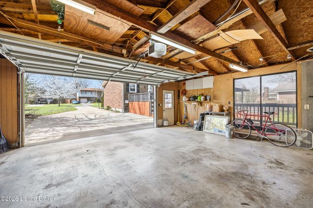 6530 Manassas Dr, Pewee Valley, KY 40056