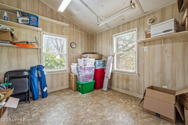 6530 Manassas Dr, Pewee Valley, KY 40056