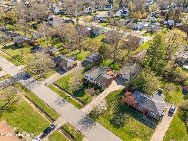 6530 Manassas Dr, Pewee Valley, KY 40056