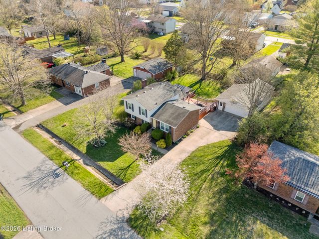 6530 Manassas Dr, Pewee Valley, KY 40056