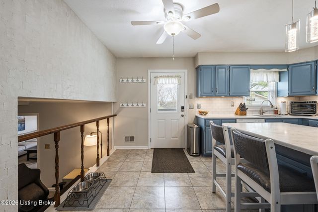 6530 Manassas Dr, Pewee Valley, KY 40056