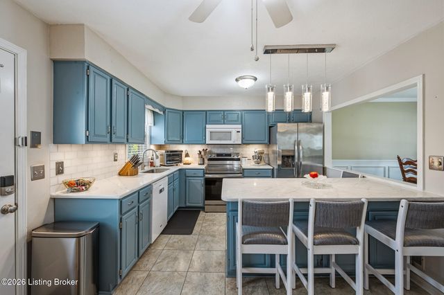 6530 Manassas Dr, Pewee Valley, KY 40056