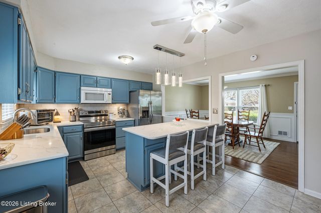 6530 Manassas Dr, Pewee Valley, KY 40056