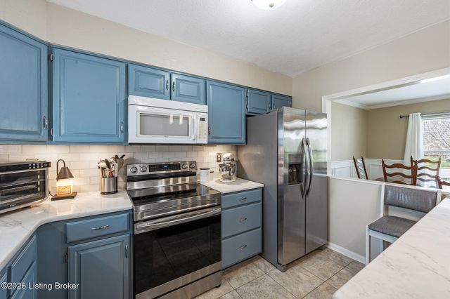 6530 Manassas Dr, Pewee Valley, KY 40056