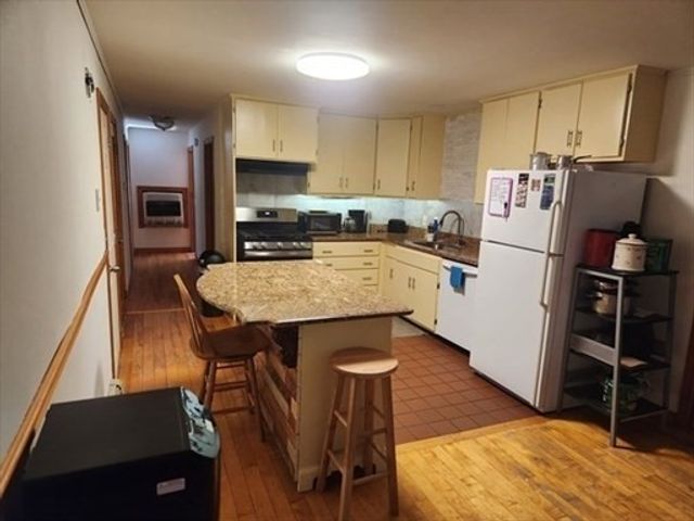 75 Dale Ave, Leominster, MA 01453