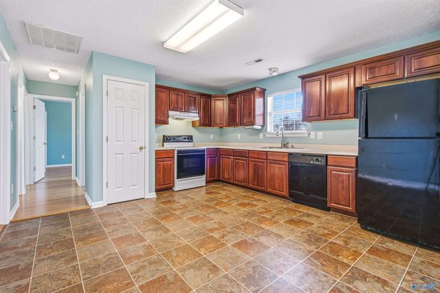 8246 Wall Triana Hwy, Harvest, AL 35749