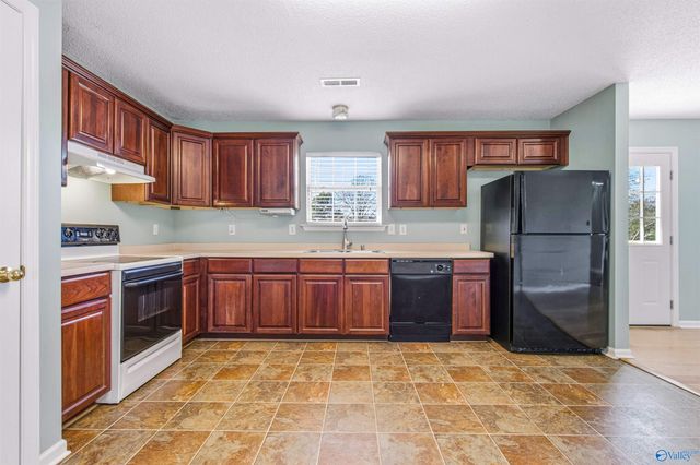 8246 Wall Triana Hwy, Harvest, AL 35749