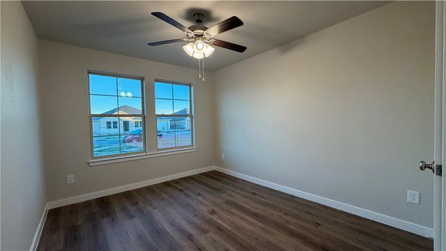 3542 Sepehr Lake Dr, Robstown, TX 78380