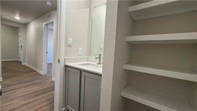 3542 Sepehr Lake Dr, Robstown, TX 78380