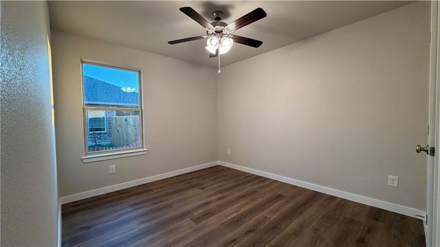 3542 Sepehr Lake Dr, Robstown, TX 78380