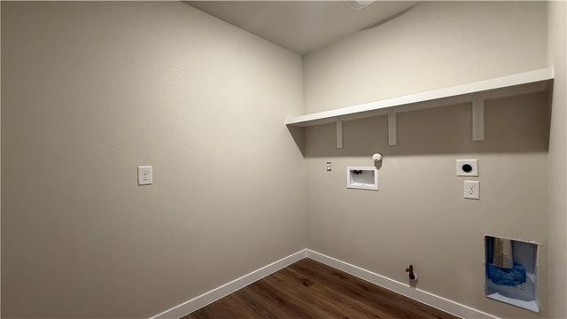 3542 Sepehr Lake Dr, Robstown, TX 78380