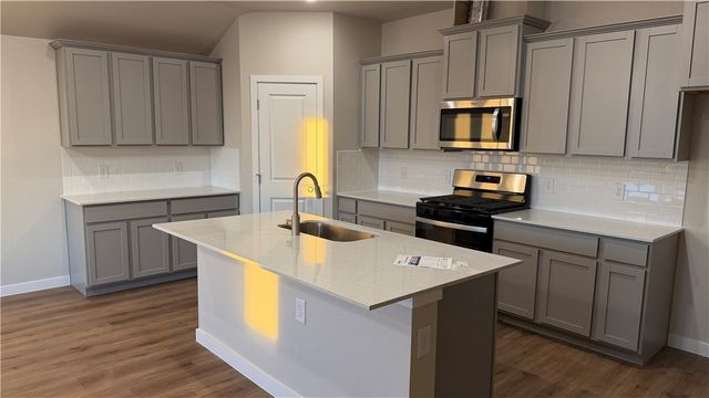 3542 Sepehr Lake Dr, Robstown, TX 78380