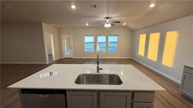 3542 Sepehr Lake Dr, Robstown, TX 78380