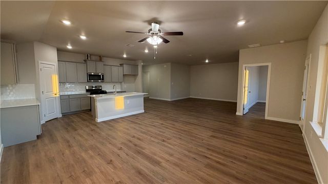 3542 Sepehr Lake Dr, Robstown, TX 78380