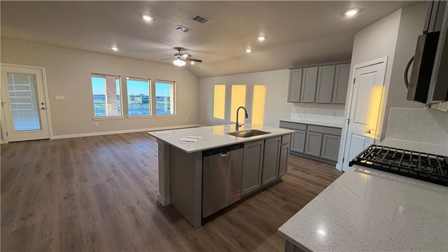 3542 Sepehr Lake Dr, Robstown, TX 78380