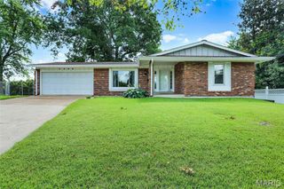 7390 Town And Country Place, Hazelwood, MO 63042