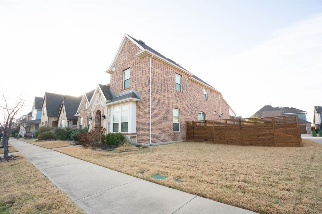 1008 Peacock, Carrollton, TX 75007