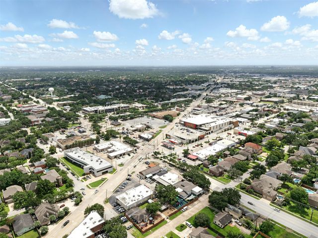 6305 S Rice Avenue, Bellaire, TX 77401