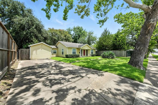 6305 S Rice Avenue, Bellaire, TX 77401