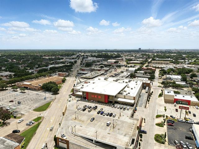 6305 S Rice Avenue, Bellaire, TX 77401